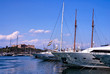 Des Voiliers dans le port d'Antibes.
