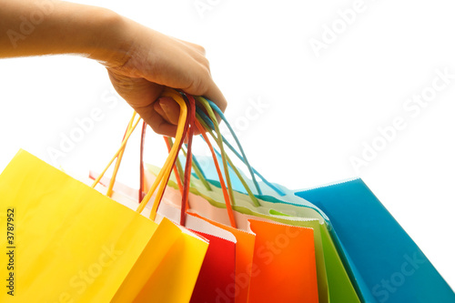 Foto: A woman hand carrying a bunch of colorful shopping bags A woman hand carrying a bunch of colorful shopping bags