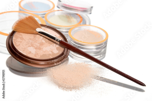 powde and brush