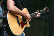 musiker mit gitarre
