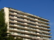 Immeuble moderne, stores et balcons de verre, Cannes Immeuble moderne, stores et balcons de verre, Cannes