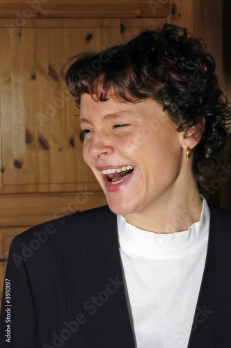 Foto: Frau lacht Frau lacht