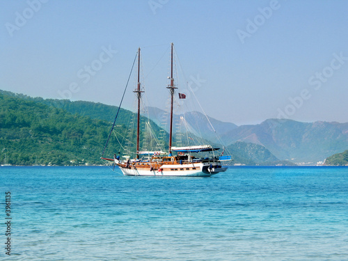White ship