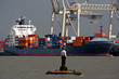 Mann in der Elbe