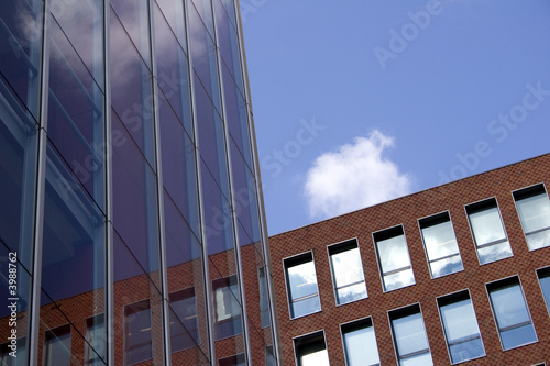 Spiegelung in Glasfassade