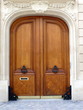 Porte cochère maron en bois vernie Porte cochère maron en bois vernie