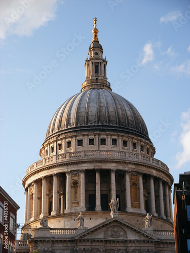 St Pauls outside 04