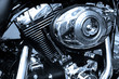 Gros plan sur le moteur d'une moto de légende