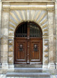 Porte ancienne de château avec des Lions