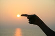 toucher le soleil avec le doigt