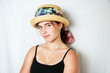 Jeune fille au chapeau de paille