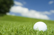 balle de golf sur un fairway