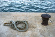 Foto: rope and bollard rope and bollard