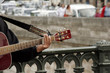 Main du guitariste en action