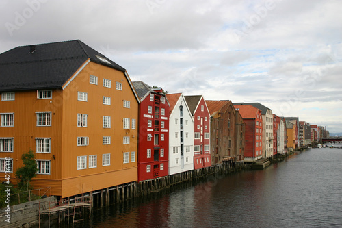 Häuser an der Nidelva in Trondheim Häuser an der Nidelva in Trondheim