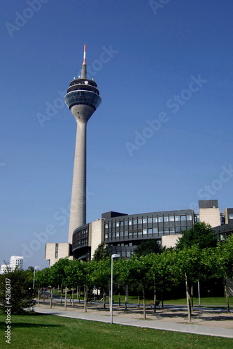 Fernsehturm Düsseldorf mit Landtagsgebäude NRW Fernsehturm Düsseldorf mit Landtagsgebäude NRW