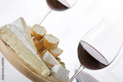Photo: rotwein und käse rotwein und käse