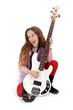 Enfant joue de la guitare