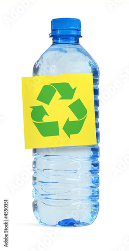 Foto: bottle with recyle symbol bottle with recyle symbol