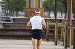 homme qui fait son footing