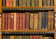 Photo en ligne au meilleur prix Lots of old books on a bookshelf in library.