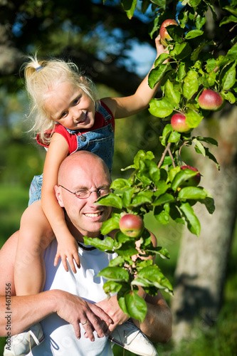 Photo: Auf Papas Schultern Auf Papas Schultern