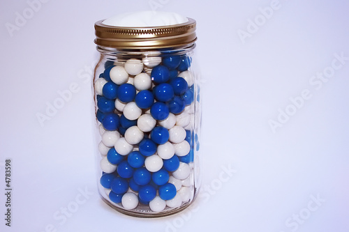 Photo: Blue and White gumballs Blue and White gumballs