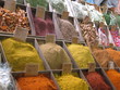 Gewürzstand auf einem Markt in Südfrankreich