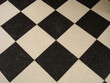 piso de ceramicos blanco y negro