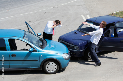 Photo: Traffic accident and to drivers fighting Traffic accident and to drivers fighting