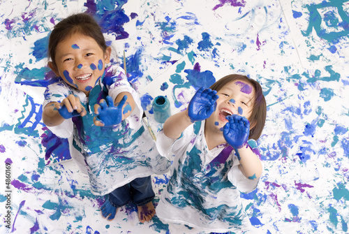 Foto: Childhood Girls floor painting Childhood Girls floor painting