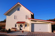 Alleinstehendes Haus mit Garage