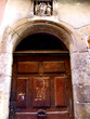 Porte ancienne sur façade de pierre, Lyon, France