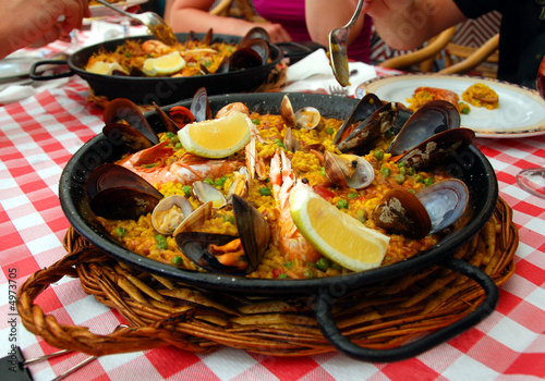 Foto: Spanish paella in the pan Spanish paella in the pan