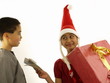santa mädchen mit geschenken