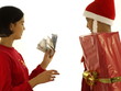 santa mädchen mit geschenken