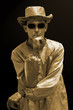 Om trai statuie de aur
