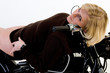 Hübsche Frau auf altem Motorrad Hübsche Frau auf altem Motorrad