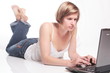 jeune femme ordinateur 2