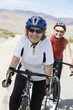 Foto: Two women on bicycle ride, portrait Two women on bicycle ride, portrait