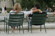 Couple dans un jardin public