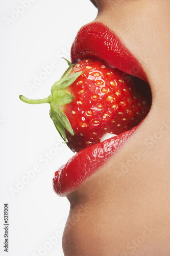 Foto: Woman Biting Strawberry Woman Biting Strawberry