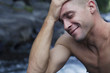 homme souriant