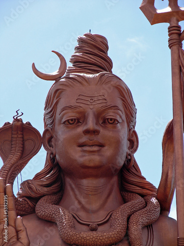 Photo : Statue géante de Shiva, Grand Bassin, Ile Maurice Statue géante de Shiva, Grand Bassin, Ile Maurice