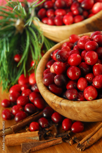 Photo : Cranberries in bowls Cranberries in bowls