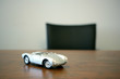 Wagen auf dem Tisch - car on table