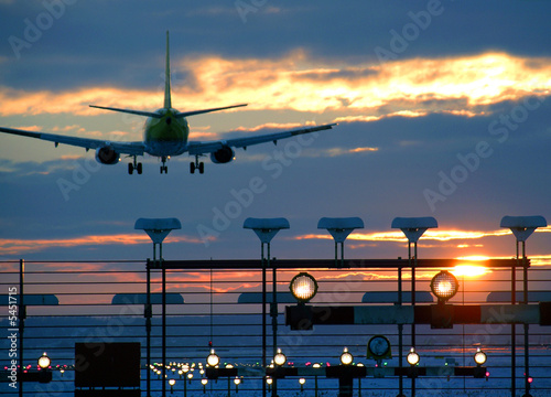 Photo: Flugzeug im Landeanflug Flugzeug im Landeanflug