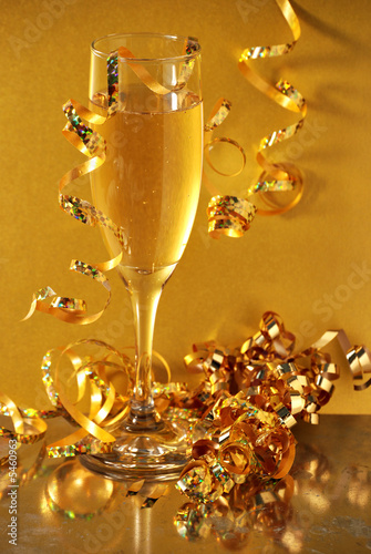 Photo: celebration with champagne and confetti celebration with champagne and confetti