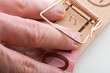 Die Geld Falle hat zugeschnappt - erwischt und gefangen