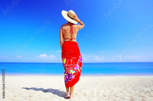 Foto: woman in red woman in red